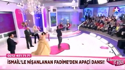 Canlı yayında nişanlanan çiftten apaçi dansı