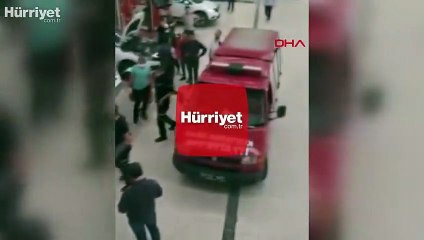 Serviste aracın tamponu sökülerek yılan çıkarıldı