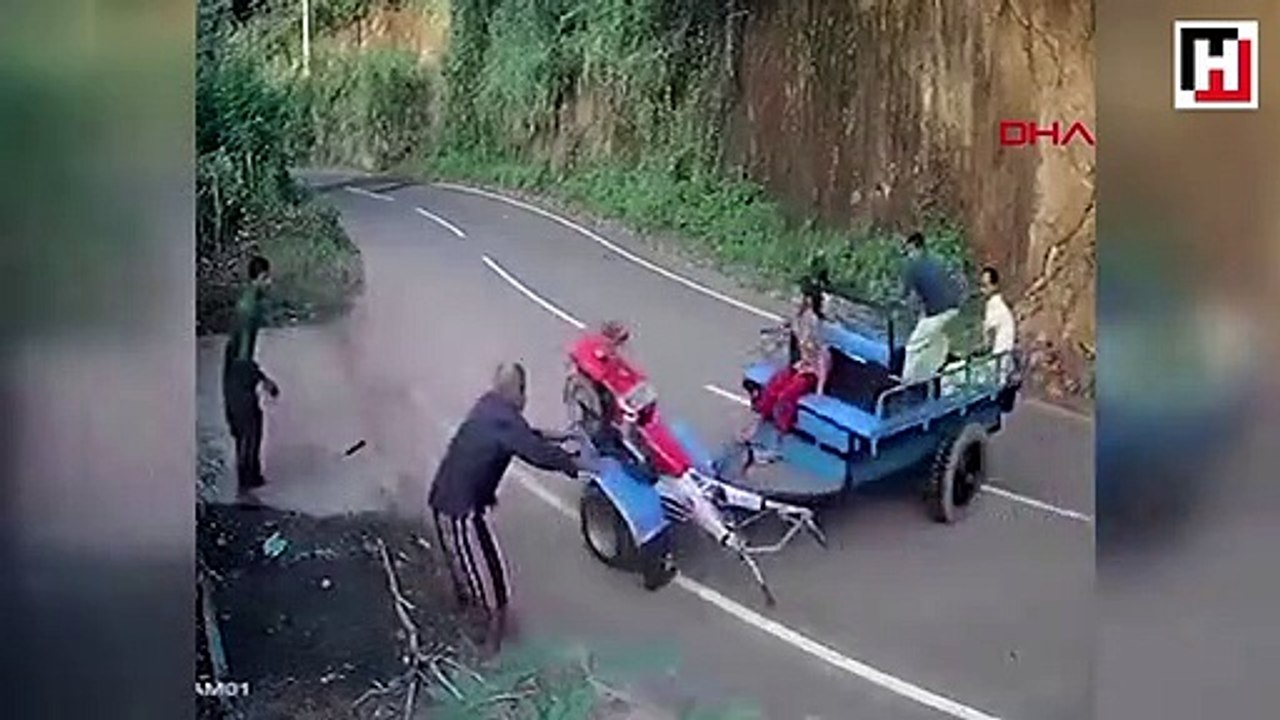 Sürücüsünün düştüğü mini traktör durdurulamadı