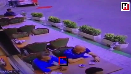 Otomobil restorana daldı, üç kişi ölümden döndü