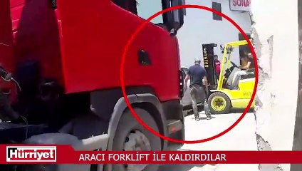 Polis gelmeyince aracı forklift ile kaldırıp götürdüler