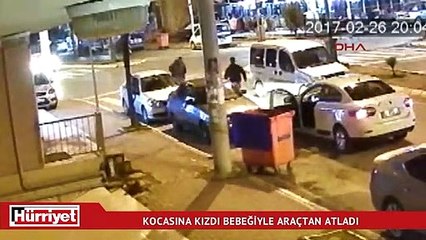 Eşine kızdı, 6 aylık bebeğiyle araçtan atladı