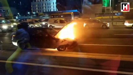 Lüks otomobil E-5 üzerinde alev alev yandı