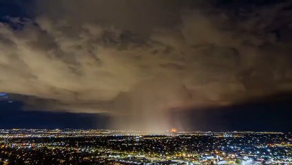Una maravillosa foto de los zumbidos en el cielo americano de Albuquerque