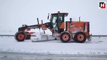 Van-Hakkari kara yolunda kar yağışı nedeniyle araçlar yolda kaldı
