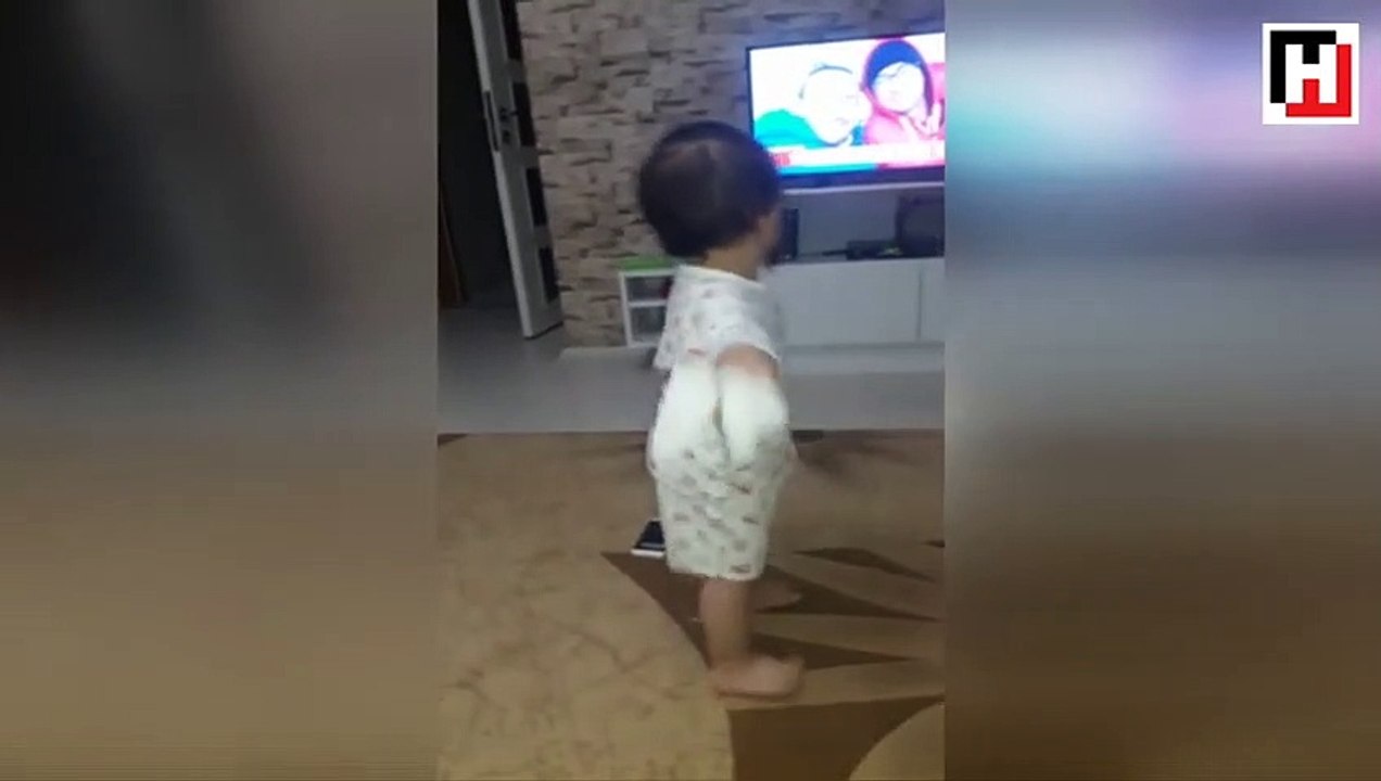 Müziğin sesini duyunca dayanamıyor