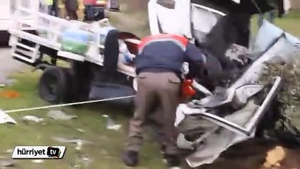 Askeri personelleri taşıyan araç kaza yaptı: 1 ölü, 4 yaralı