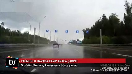 Yağmurlu havada kayan araç öndeki araca böyle çarptı