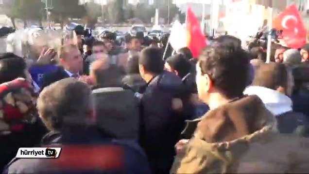 Demir-çelik işçilerine biber gazlı müdahale: 8 gözaltı