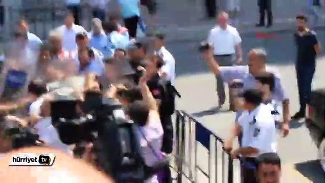 İstanbul Adliyesi önünde arbede