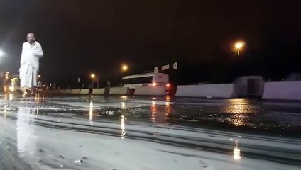 Hacıları Arafat’ta yağmur ve fırtına karşıladı