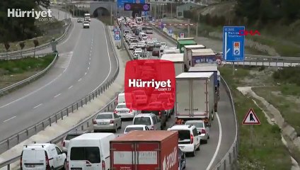 İzmir'de, kilometrelerce araç kuyruğu oluştu