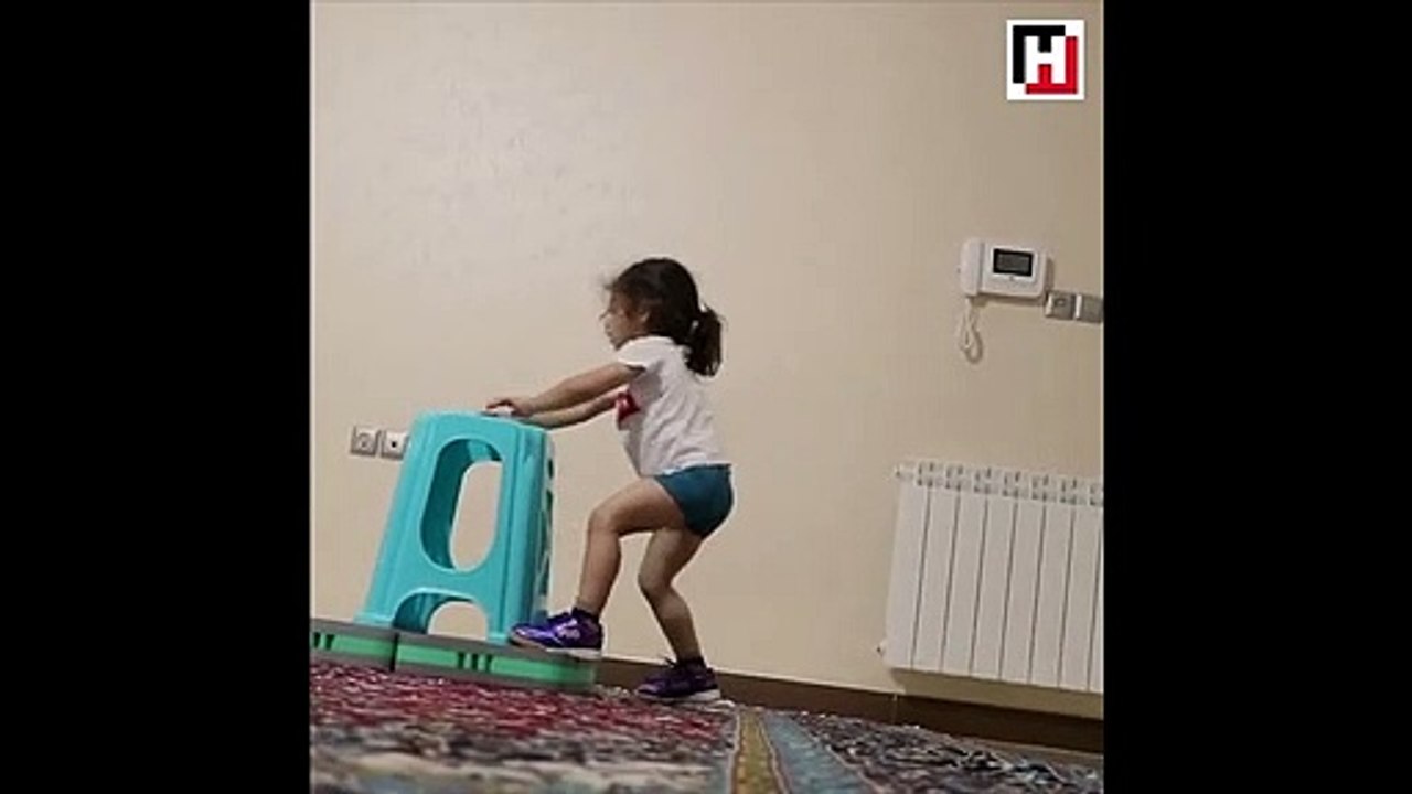 Minik çocuğun hırs ve azmi görenleri şaşkına çe...