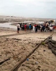 Expectación tras retroceso del mar en playas de Sumpur, islas Bangka Belitung, #Indonesia. (12.10.2022).