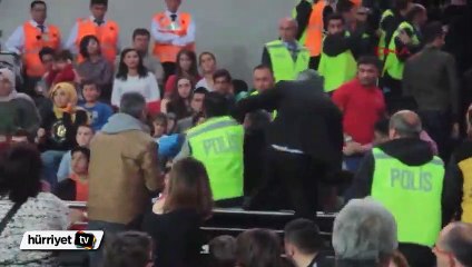 Türkiye - İsrail maçında tribünlerde arbede yaşandı