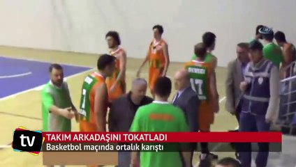 Takım arkadaşını tokatlayarak soyunma odasına götürdü