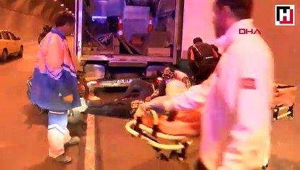 Tünelde kaza! Yaralı arkadaşının elini biran olsun bırakmadı