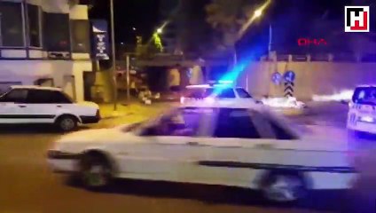 Kamyondan yola savrulan kovandan çıkan arılar vatandaşlara saldırdı