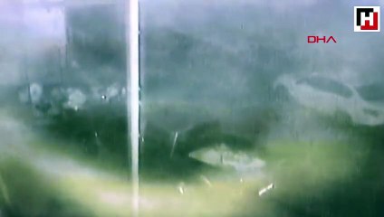 Fabrikasının önünde bulunan çuvalları ateşe verip kaçtı