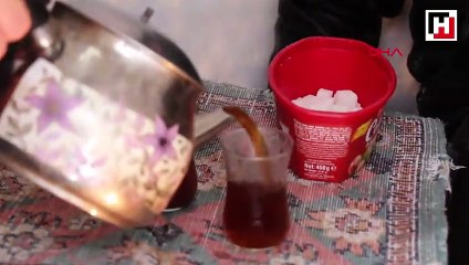 Liseli iki arkadaş Erzurum'da iglo yaptı