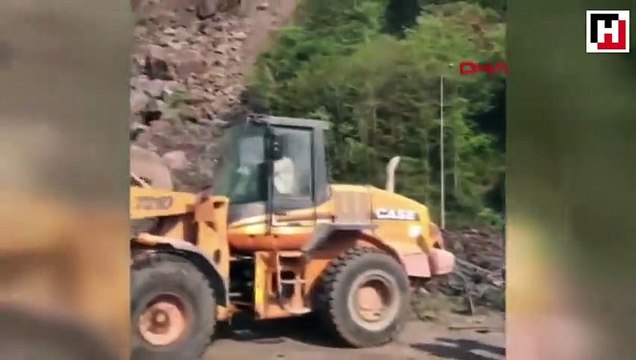 Taş ocağında patlatma heyelana yol açtı