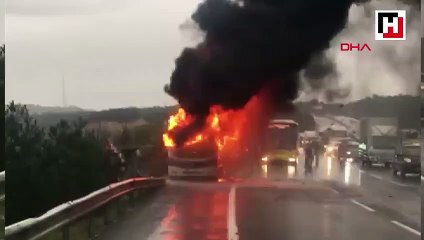 Yolcu minibüsü alev alev yandı