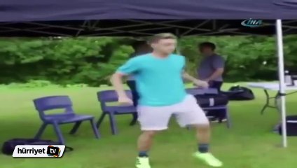 Mesut Özil’den bir sakız şov daha