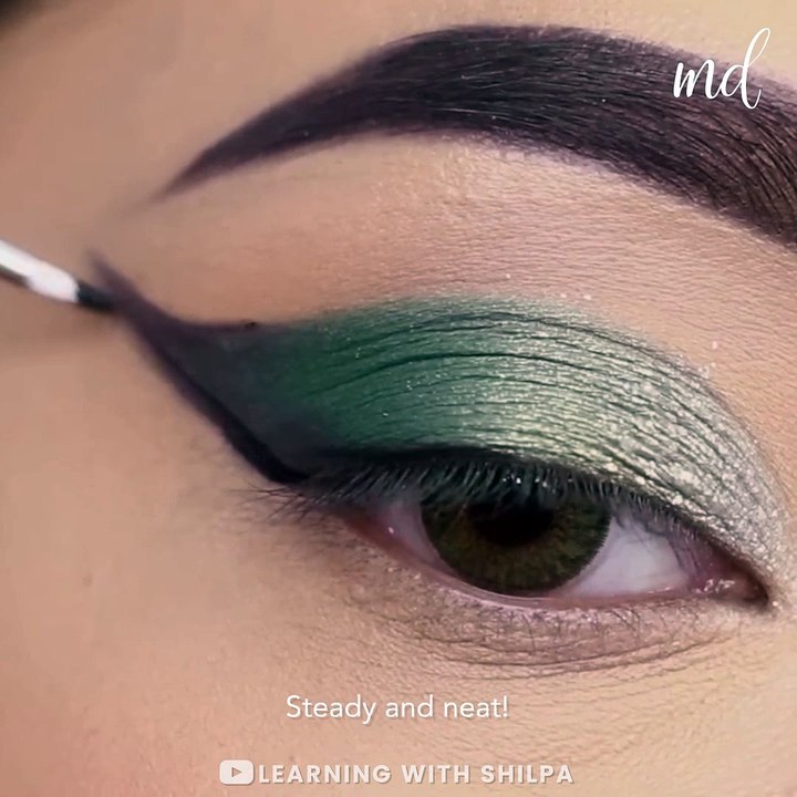 Let the party begin with these extravagant eye makeup looks! ✨