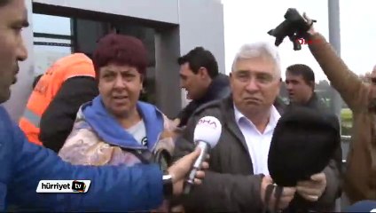 İzmir'de elektrik kesintisi nedeniyle vatandaşlar asansörde mahsur kaldı