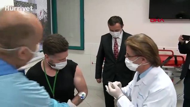 Yerli Covid-19 aşısının insan deneyleri başladı, ilk doz uygulandı