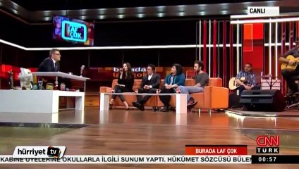 Fahriye Evcen'den canlı türkü performansı