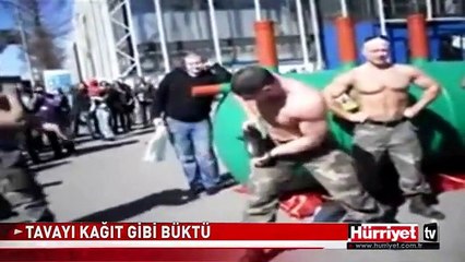 TAVAYI HERKESİN GÖZÜ ÖNÜNDE KAĞIT GİBİ BÜKTÜ