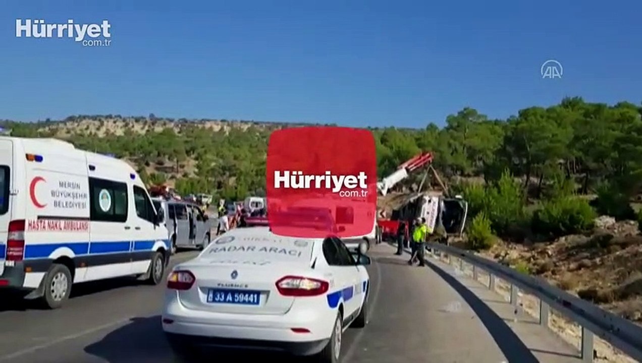 Son dakika... Mersin'de askerleri taşıyan otobüs devrildi