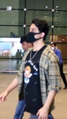 खास अंदाज में Aryan Khan एयरपोर्ट पर आये नजर