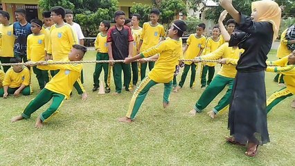 LOMBA TARIK TAMBANG