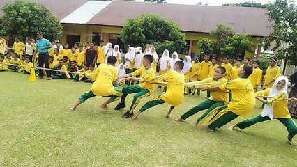 MASIH KEMERIAHAN LOMBA TARIK TAMBANG