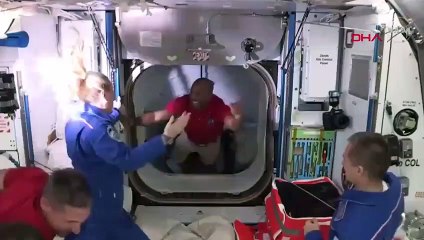 SpaceX, dört NASA astronotunu başarıyla uzay istasyonuna götürdü