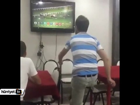 At yarışı izlerken kendinden geçti