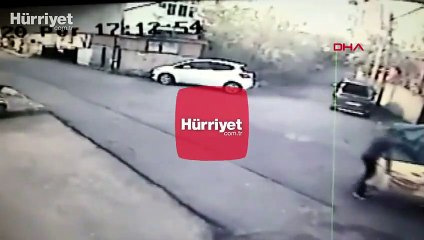 Görüntüler Ataşehir'den... Çaldıkları eşyaları battaniyeye sarıp taşıdılar