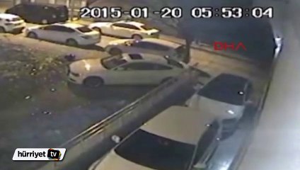 Çaldıkları otomobili yıkatmaya götürünce yakalandılar