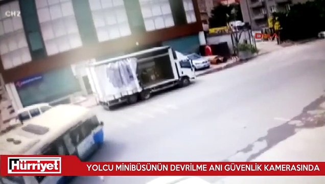 Yolcu minibüsünün devrilme anı güvenlik kamerasında