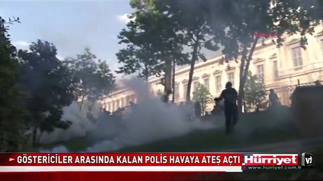 GÖSTERİCİLER ARASINDA KALAN POLİS HAVAYA ATEŞ AÇTI! GEZİ PARKI OLAYLARI