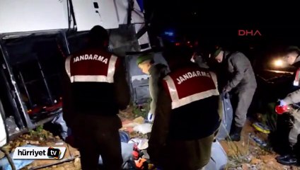 Balıkesir'de göçmenleri taşıyan otobüs takla attı