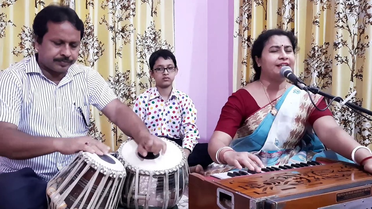 Ke Tumi Tandraharani Lyrics (কে তুমি তন্দ্রাহরণী)