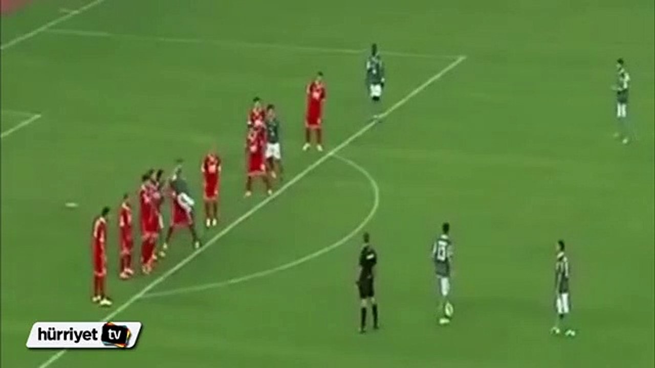 Gianmario Comi rakibini ısırdı