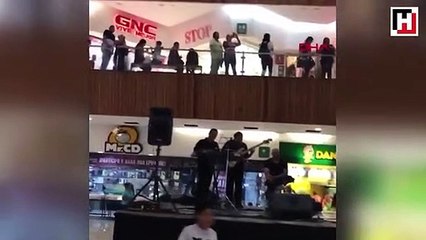 AVM'yi su bastı, müzisyenler Titanik filminin müziğini çaldı