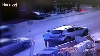 Avcılar'da aracın çarptığı genç metrelerce sürüklendi