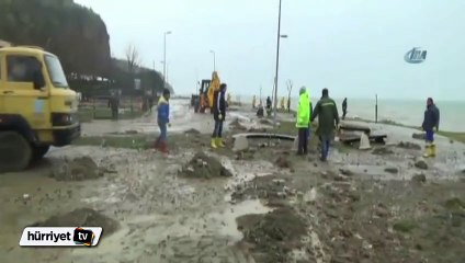 Lodos Silivri sahilini yıktı geçti