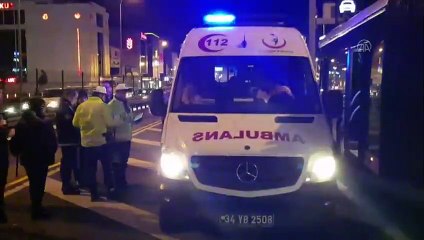 Avcılar'da yerinden çıkan rögar kapağı metrobüse saplandı: 1 yaralı