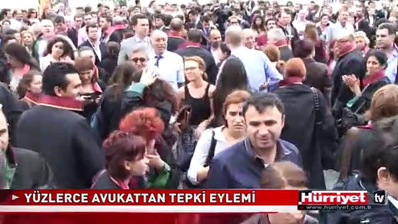 YÜZLERCE AVUKAT ÇAĞLAYAN ADLİYESİ'NDE "HER YER TAKSİM HER YER DİRENİŞ" DİYE SLOGAN ATTI